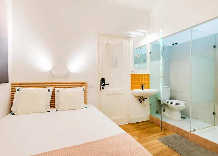 Guest 2 Boutique House Hostel