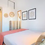 Guest 2 Boutique House *